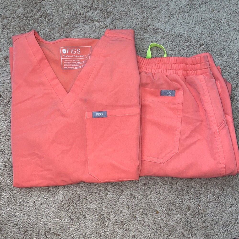 FIGS scrub set
